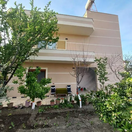 아파트 Vila Qani *